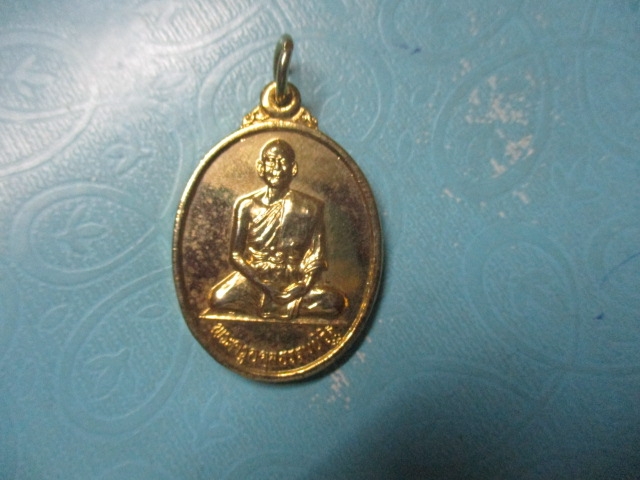 พระครูอดุลธรรมนิวิฐวัดคู่ลาดกาไหล่ทอง
