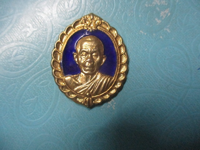 หลวงพ่อคูณรุ่นสก.กาไหล่ทองลงยาปี36น้ำเงิน