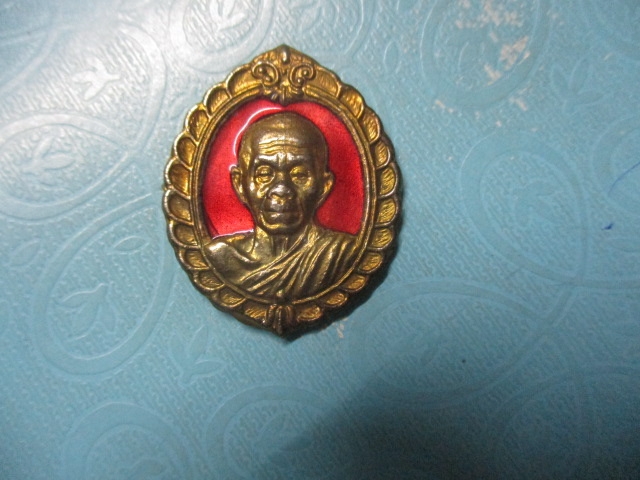 หลวงพ่อคูณรุ่นสก.กาไหล่ทองลงยาสีแดง(1)