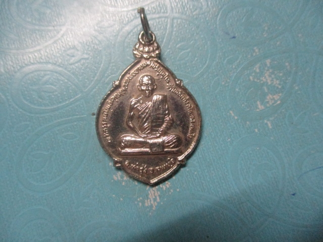 หลวงพ่ออานนท์วัดโพธิ์แก้วกาไหล่เงิน