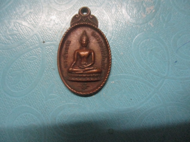 หลวงพ่อในโบสถ์วัดสันติยาราม
