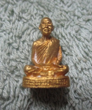 รูปหล่อเนื้อทองคำรุ่นแรกหลวงปู่ศรีจันทร์วัดศรีสุทธาวาสปี35...โทรถาม