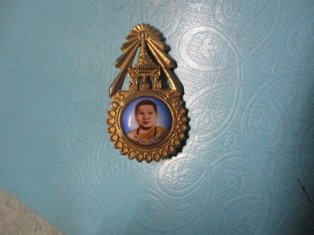 ล็อกเก็ตพระครูสุถาจารพิพัฒน์วัดราษฎร์บรรจงปี38