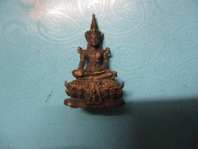 พระพุทธนั่งบัวทรงเครื่อง