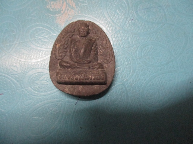 ผงหลวงปู่เครื่องวัดสระกำแพงใหญ่รุ่นสร้างมณฑป