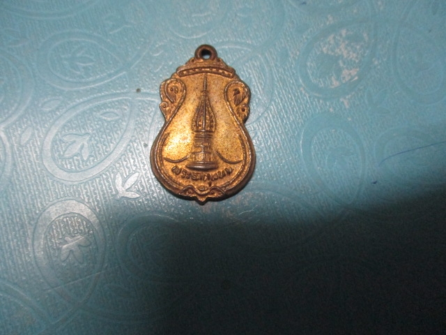 พระธาตุพนมหลังยันต์กาไหล่ทอง