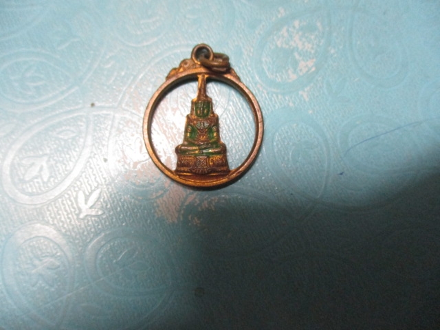 พระแก้วมรกตกาไหล่ทองลงยา