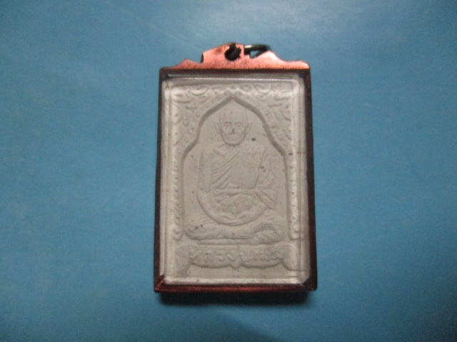 ผงหลวงปู่เมฆวัดลำกระดานเลี่ยมใช้