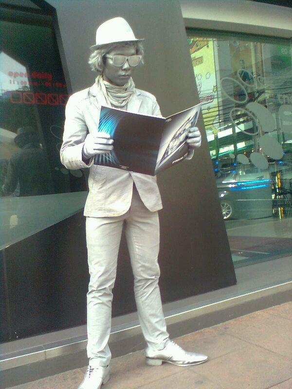 หุ่นนิ่ง,เดินหุ่นยนต์โรบอท