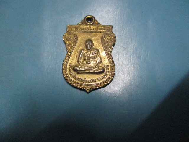 หลวงพ่อปุ่นวัดโพธิ์เตี้ยปี38กาไหล่ทอง