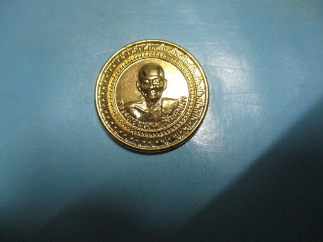 หลวงพ่อพรหมวัดช่องแคหลังหลวงพ่อเดิมเหรียญมหาลาภกาไหล่ทอง