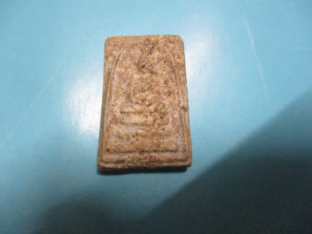 ผงสมเด็จ3ชั้นหน้ามีเม็ดพระธาตุ