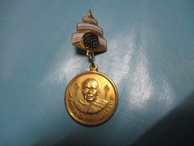 สมเด็จพระสังฆราชแพพร้อมโบว์