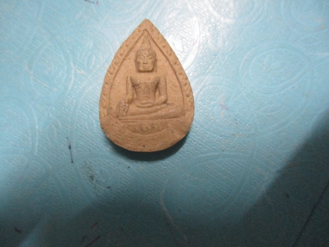ผงพระพุทธไตรรัตนนายกวัดกัลยาณมิตร