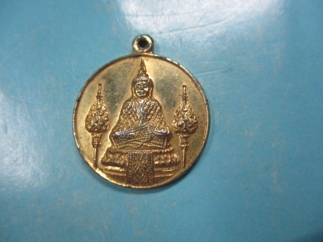 พระแก้วมรกตวัดคีรีวงศ์ปี25กาไหล่ทอง