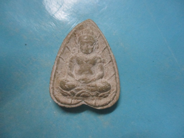ผงยอดขุนพลหลังยันต์พุทโธ