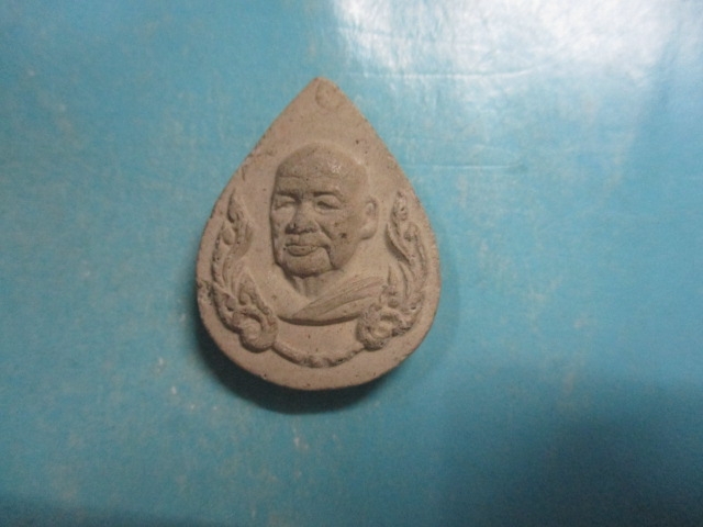 ผงหลวงพ่อสมชายปี38