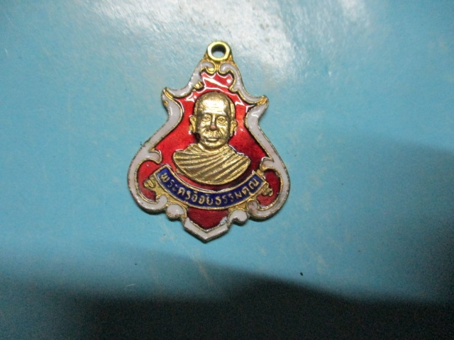 พระครูวิจัยธรรมคุณวัดเนินผาสุกผลารามกาไหล่ทองลงยา