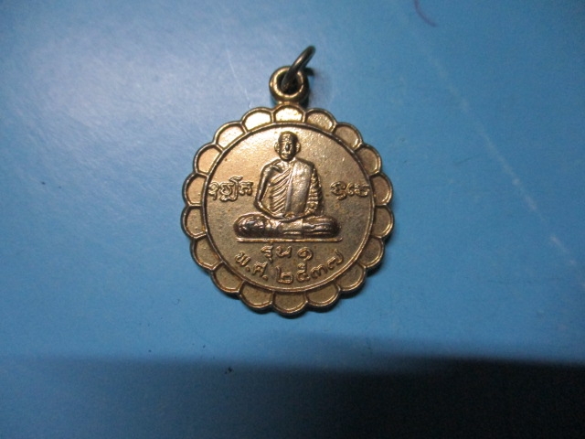 หลวงปู่จันทร์วัดสบยมรุ่น1ปี37กาไหล่ทอง