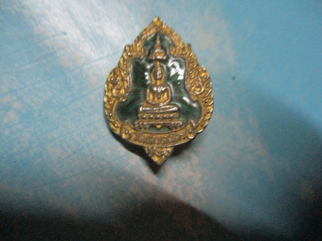 เข็มกลัดพระพุทธวัดเศวตฉัตร
