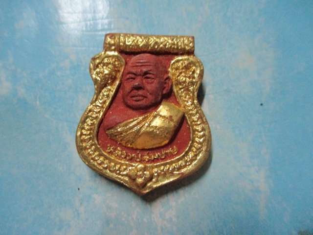 ผงหลวงพ่อสมชายผงสีแดง