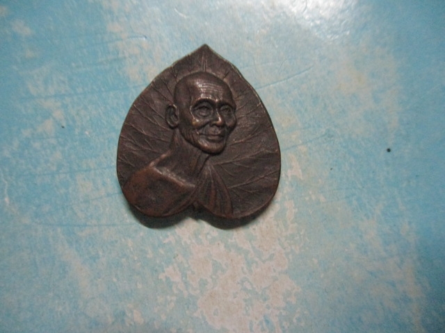 ใบโพธิ์หลวงพ่อเดิม