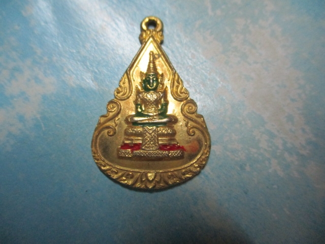 พระแก้วมรกตพ้นทุกข์สุขใจกาไหล่ทองลงยา