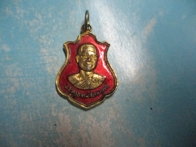 พระครูอาคมสิทธาภรณ์วัดประชาบำรุงกาไหล่ทองลงยา