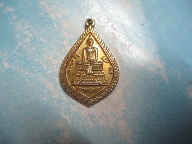 หลวงพ่อขาว-ปู่ทิมวัดพระขาวกาไหล่ทอง