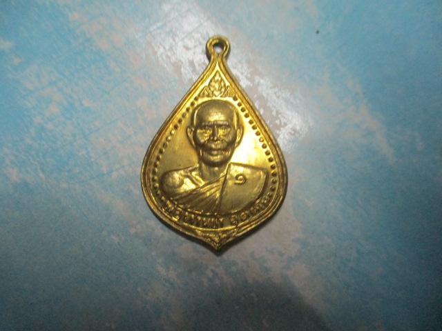 พ่อท่านขำวัดเกาะเพชรปี48
