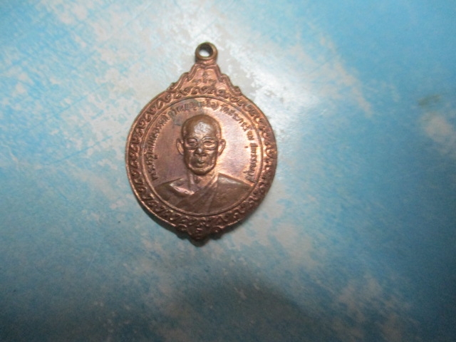 หลวงพ่อบุญเหลือวัดสระกระโจมหลังหลวงพ่อกลุ่ม