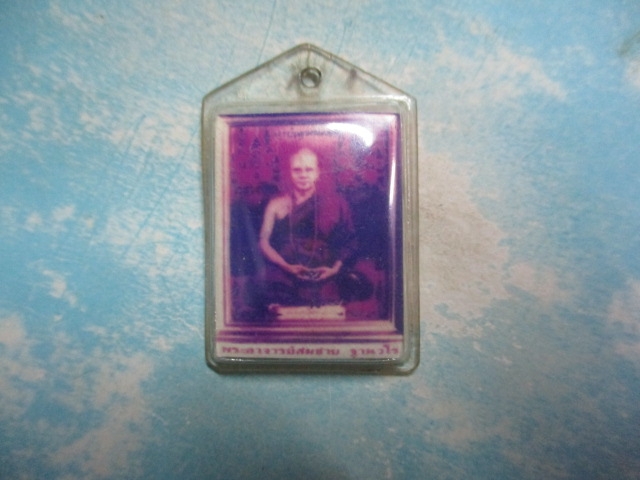 ภาพพระอาจารย์สมชายหลังหนังจารเลี่ยม
