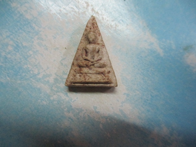 ผงพระสามเหลี่ยมหลังยันต์เฑาะ