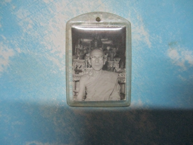 ภาพขาวดำพระเกจิ