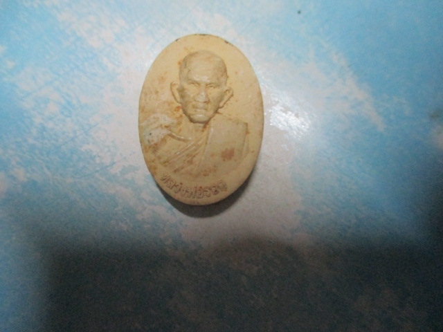 ผงหลวงพ่อรอดวัดหนองจะบกหลังย่าโม