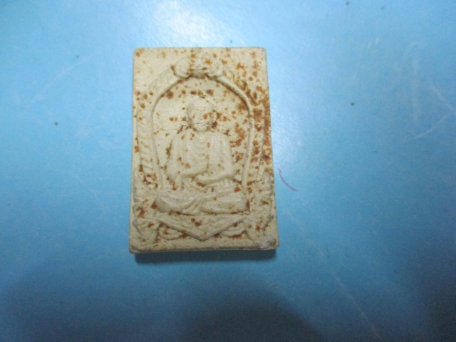 ผงสมเด็จโตนั่งสามาธิในซุ้ม