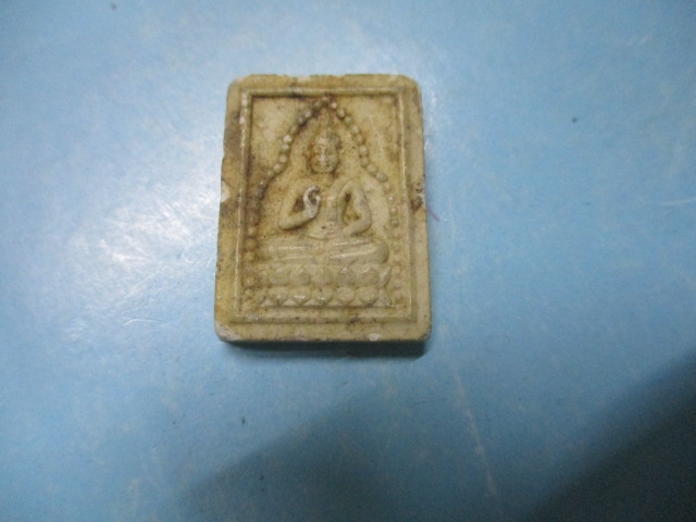 ผงพระพุทธ-หลวงปู่ญาณรังสีวัดเกาะจันทร์