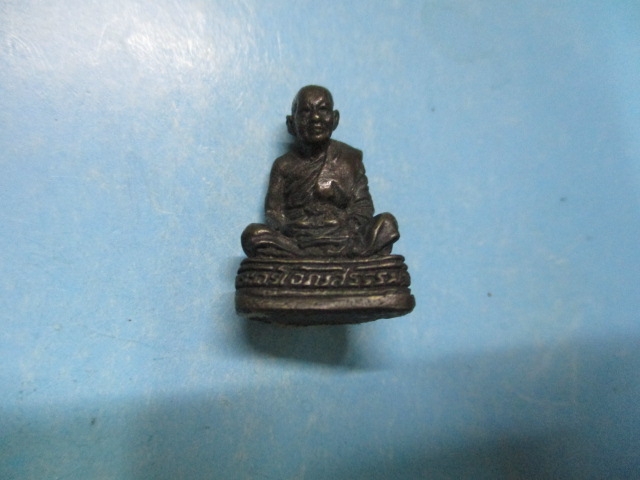 รูปหล่อพระครูสว่างวัดวังใต้