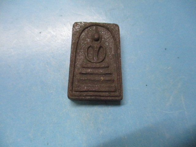 ผงสมเด็จ3ชั้นมีโรยแร่รอบองค์พระ