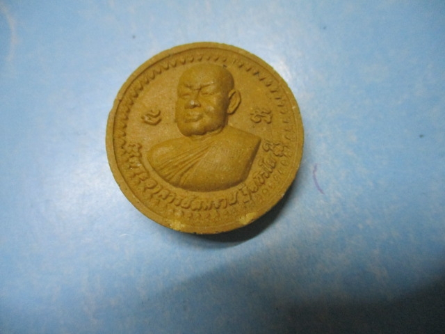 ผงหลวงพ่อสมชายวัดเขาสุกิม