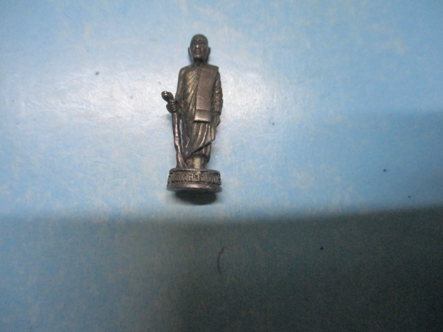 รูปหล่อยืนเนื้อเงินหลวงพ่อจ้อยวัดเขาสุวรรณประดิษฎ