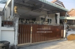ประตูลายไม้