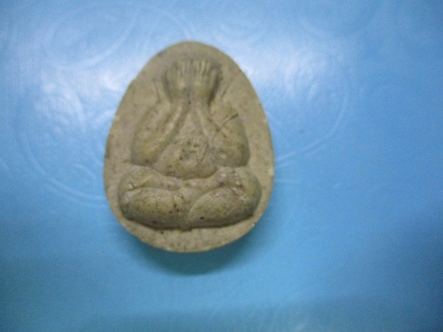 ผงหลวงปู่เหรียญรุ่นเจริญพรปี 41